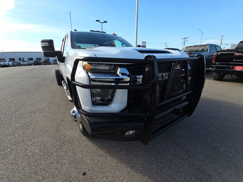 Used 2023 Chevrolet Silverado 3500 LT w/ Convenience Package image 12