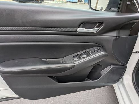 Used 2025 Nissan Altima 2.5 SV FWD image 11