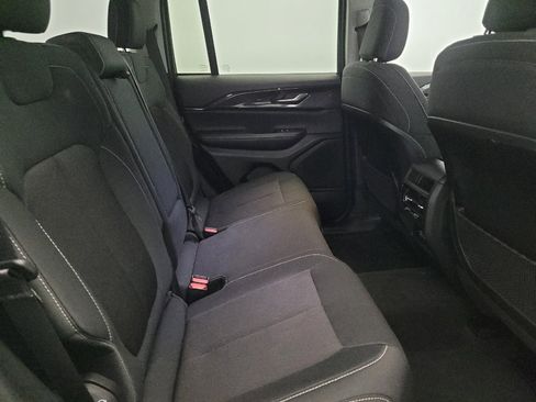 Used 2023 Jeep Grand Cherokee Laredo AWD/4WD image 19