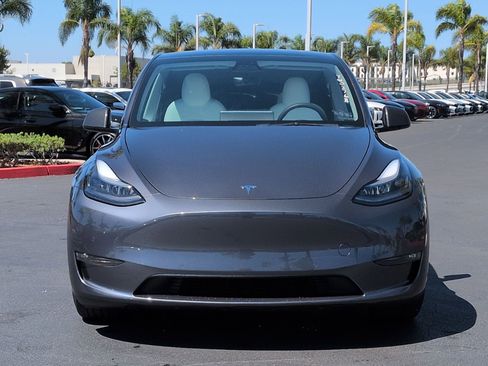 Used 2022 Tesla Model Y Performance AWD/4WD image 3