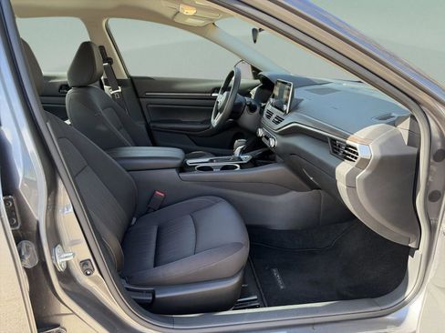 Used 2024 Nissan Altima 2.5 SV image 19