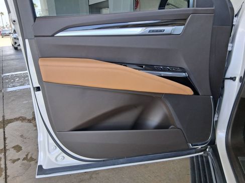 Used 2025 Cadillac Escalade Premium Luxury RWD image 18