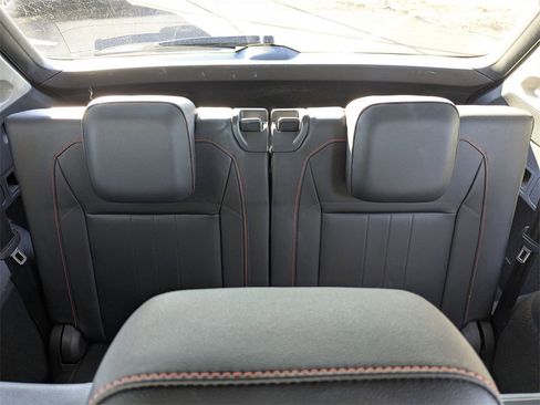 Used 2024 Volkswagen Tiguan SE image 33