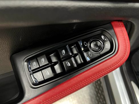 Used 2018 Porsche Macan S w/ Premium Package Plus AWD/4WD image 17