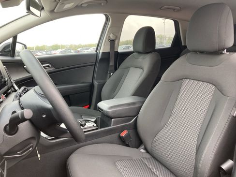 Used 2024 Kia Sportage LX image 13