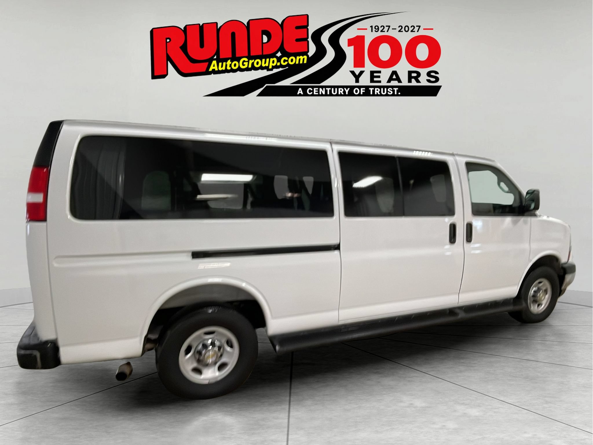 Used 2025 Chevrolet Express 3500 LT w/ LT Preferred Equipment Group RWD image 5