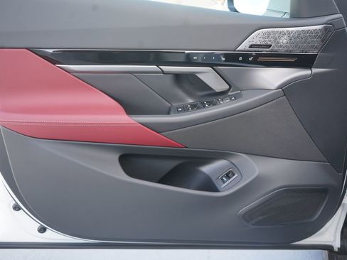 Used 2025 BMW 530i w/ Premium Package image 10