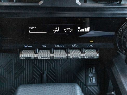 Used 2025 Toyota Tacoma SR w/ SR Upgrade Package AWD/4WD image 35