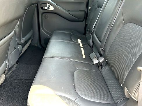 Used 2010 Nissan Frontier LE w/ LE Value Truck Pkg RWD image 18