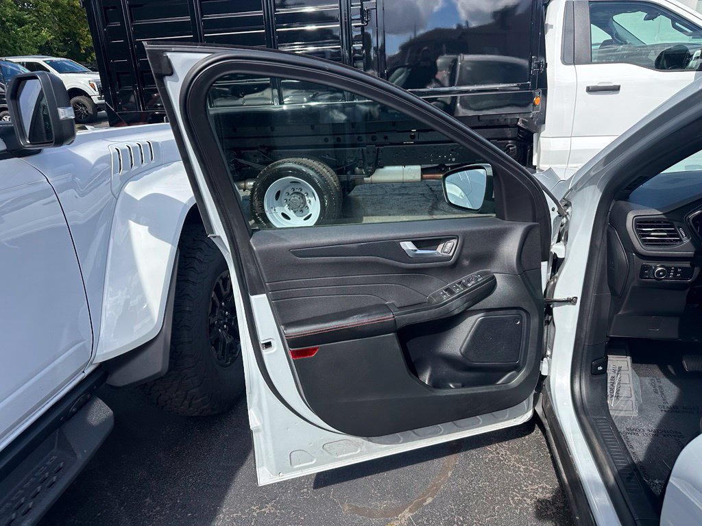 Used 2025 Ford Escape ST-Line Select AWD/4WD image 13