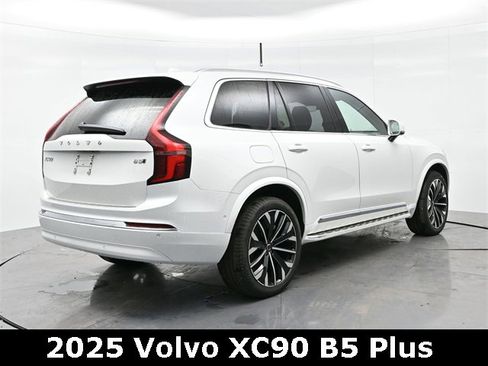 Used 2025 Volvo XC90 B5 Plus w/ Protection Package Premier image 7