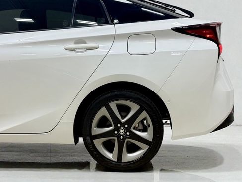 Used 2020 Toyota Prius XLE image 5