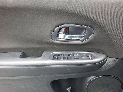 Used 2018 Honda HR-V LX image 15