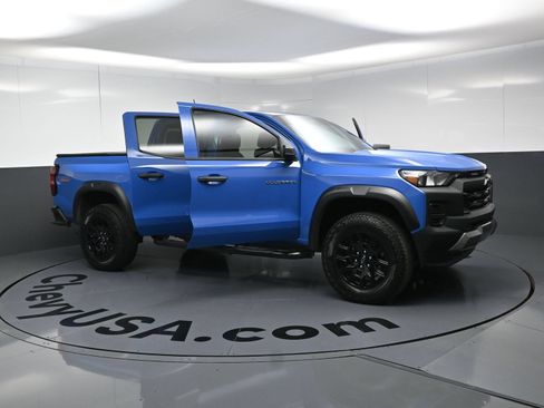 Used 2025 Chevrolet Colorado Trail Boss AWD/4WD image 23