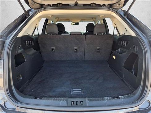 Used 2019 Ford Edge SE FWD image 6