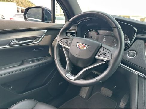 Certified 2024 Cadillac XT6 Luxury FWD image 8