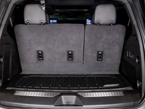 Used 2024 GMC Yukon Denali w/ Advanced Technology Package AWD/4WD image 39