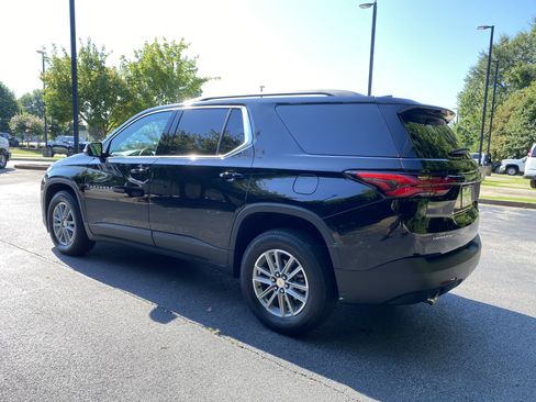 Used 2023 Chevrolet Traverse LT FWD image 7