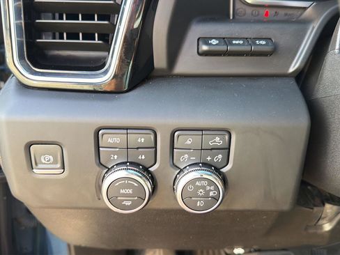 Used 2024 GMC Sierra 3500 Denali Ultimate AWD/4WD image 20