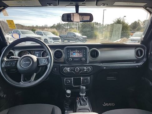 Used 2018 Jeep Wrangler Unlimited Sport image 3