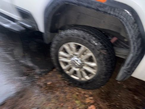 Used 2023 GMC Sierra 2500 Denali w/ Denali Ultimate Package image 3