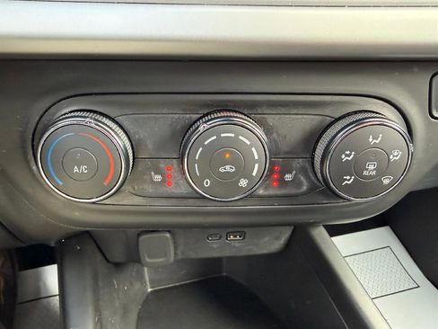 Certified 2024 Chevrolet Trax RS w/ Driver Confidence Package image 23