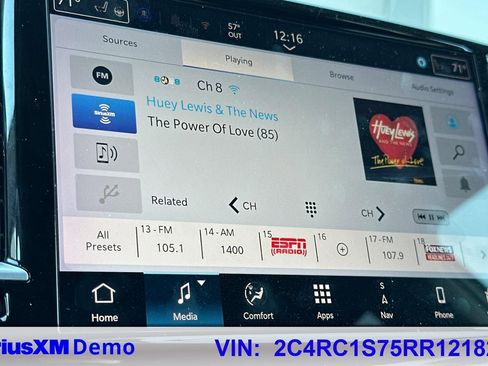 Used 2024 Chrysler Pacifica Select image 35