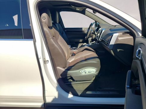 Used 2016 Porsche Cayenne image 24