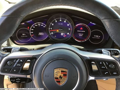 Used 2023 Porsche Cayenne AWD/4WD image 8