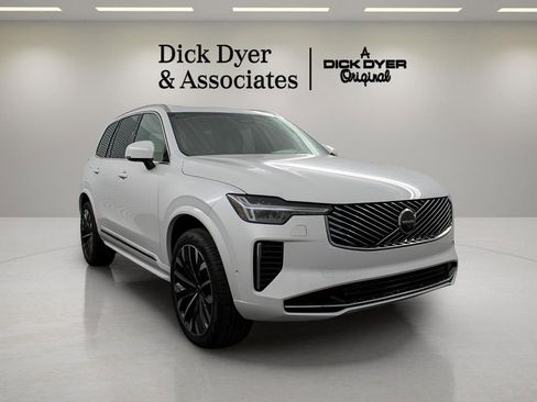 New 2026 Volvo XC90 B5 Plus w/ Protection Package Premier image 9