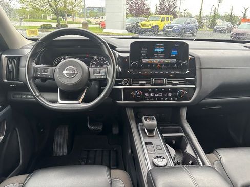 Used 2023 Nissan Pathfinder SL AWD/4WD image 27