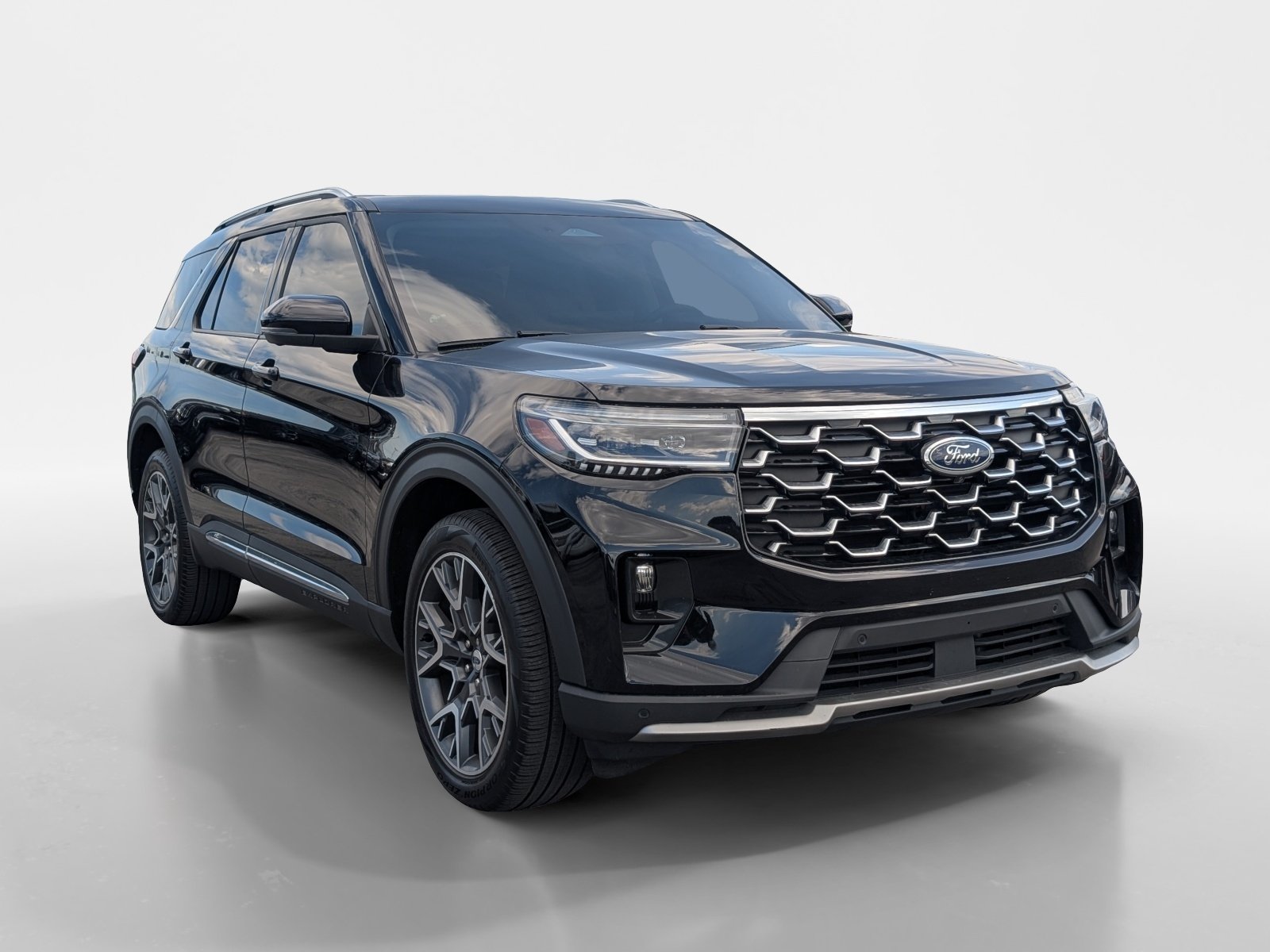 Used 2025 Ford Explorer Platinum w/ Ultimate Package AWD/4WD image 2
