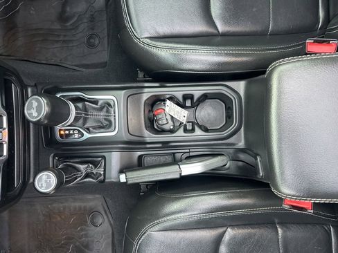 Used 2022 Jeep Wrangler Unlimited Sahara w/ Cold Weather Group image 33