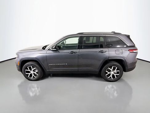 Used 2024 Jeep Grand Cherokee Limited image 4