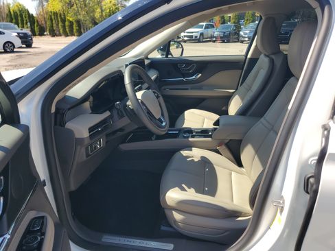 Certified 2024 Lincoln Corsair AWD image 12