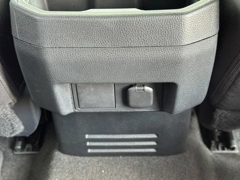 Used 2025 Toyota Tacoma SR5 AWD/4WD image 15