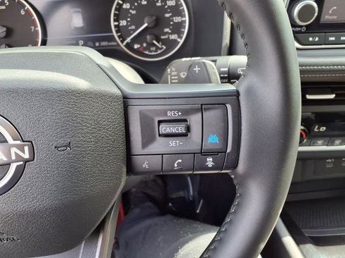 Certified 2025 Nissan Rogue SV FWD image 14