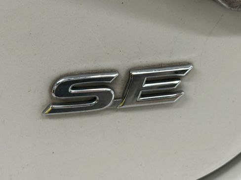 Used 2017 Toyota Camry SE image 15