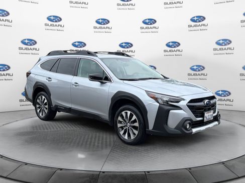 Used 2025 Subaru Outback Limited AWD/4WD image 7