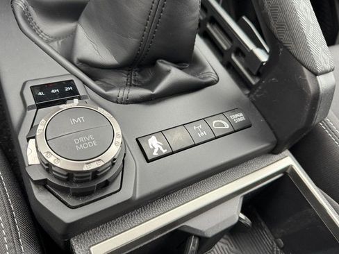 Used 2025 Toyota Tacoma TRD Off-Road image 18