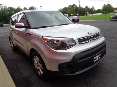 Used 2018 Kia Soul FWD image 4