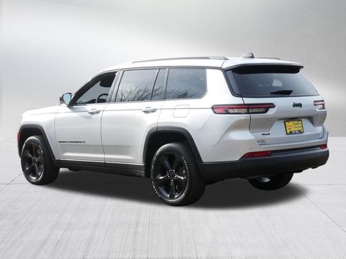 Used 2023 Jeep Grand Cherokee L Laredo image 5