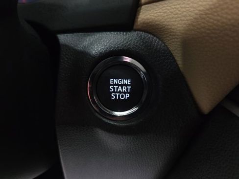 Used 2025 Toyota RAV4 XLE AWD/4WD image 18