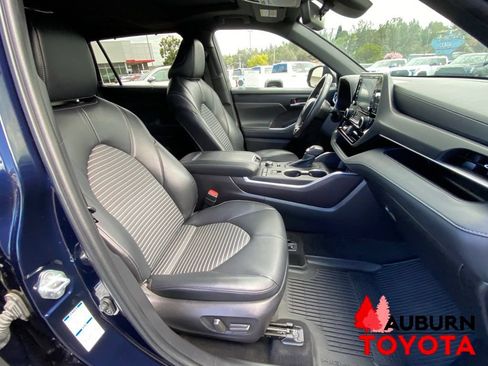 Used 2022 Toyota Highlander XSE AWD/4WD image 17