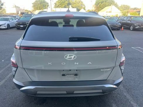 Used 2024 Hyundai Kona Limited AWD/4WD image 4