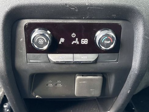 Used 2026 Chevrolet Traverse LT w/ Driver Confidence Package FWD image 31