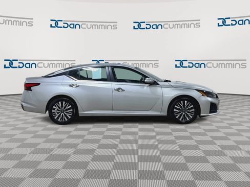 Used 2023 Nissan Altima 2.5 SV FWD image 9
