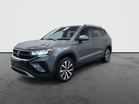 Used 2024 Volkswagen Taos SE FWD image 8