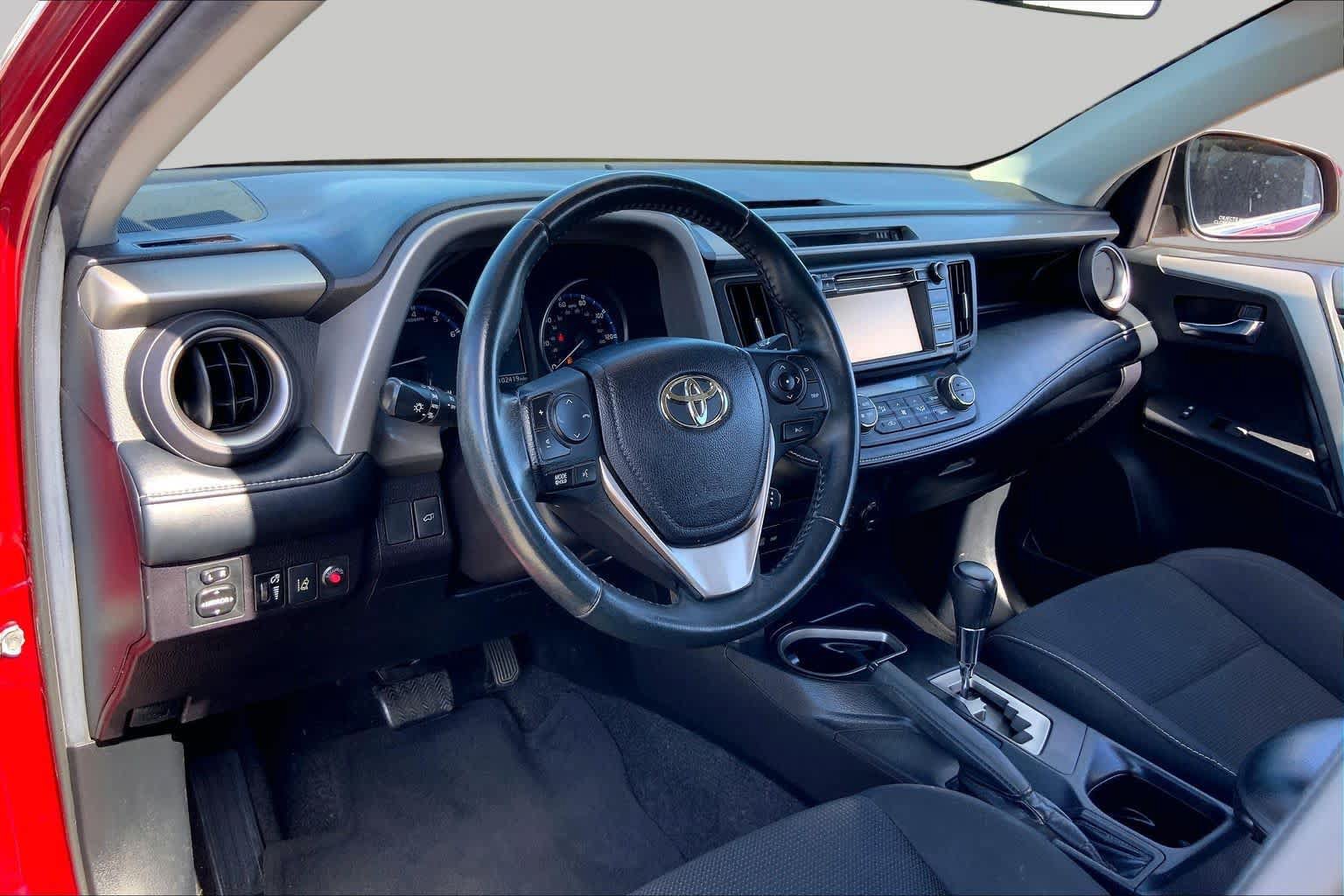 Used 2018 Toyota RAV4 XLE FWD image 17