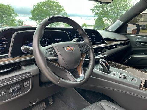 Used 2024 Cadillac Escalade Sport Platinum w/ LPO, ONYX Package AWD/4WD image 17